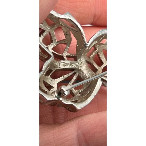 Vintage Silver Tone Crown TRIFARI Geometric Leaf Design Brooch Pin MCM - Picture 6 of 10